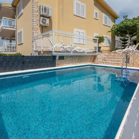 Kapetan Villa *