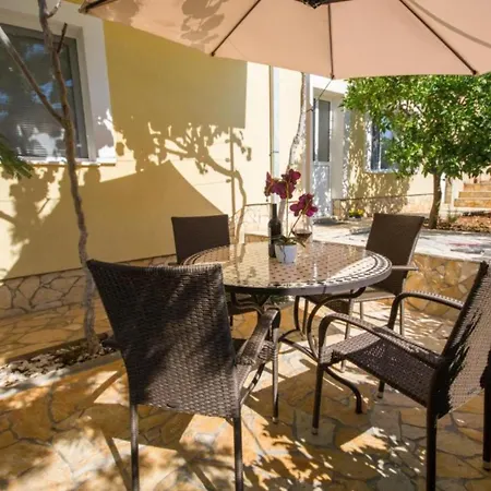 Kapetan Villa *